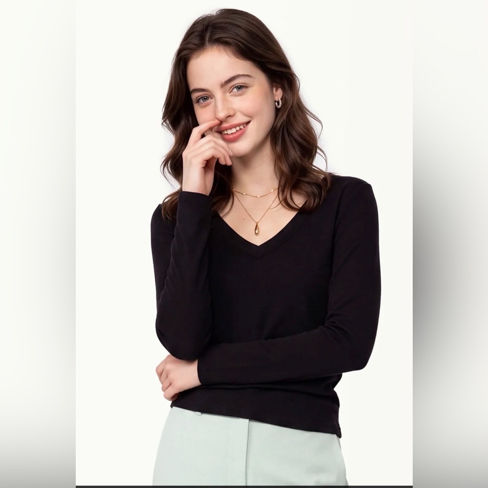 OGL MicroWarmTech™
LiteWarm V-Neck Long Sleeve Banded Hem Top